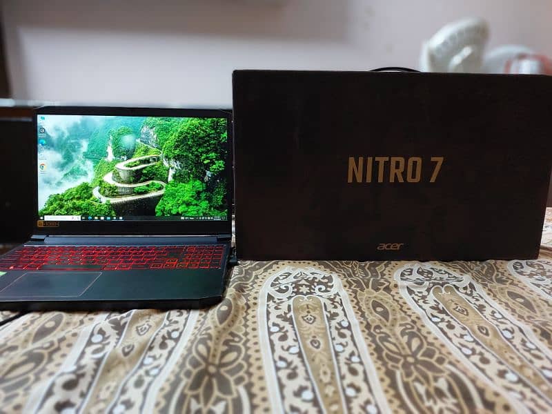 Accer Nitro 7 Gaming Laptop with BOX 0