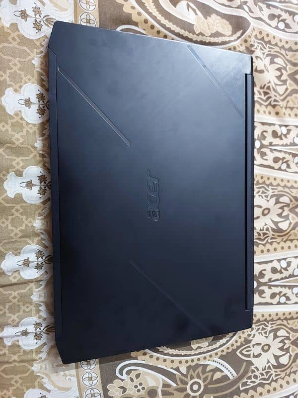 Accer Nitro 7 Gaming Laptop with BOX 1