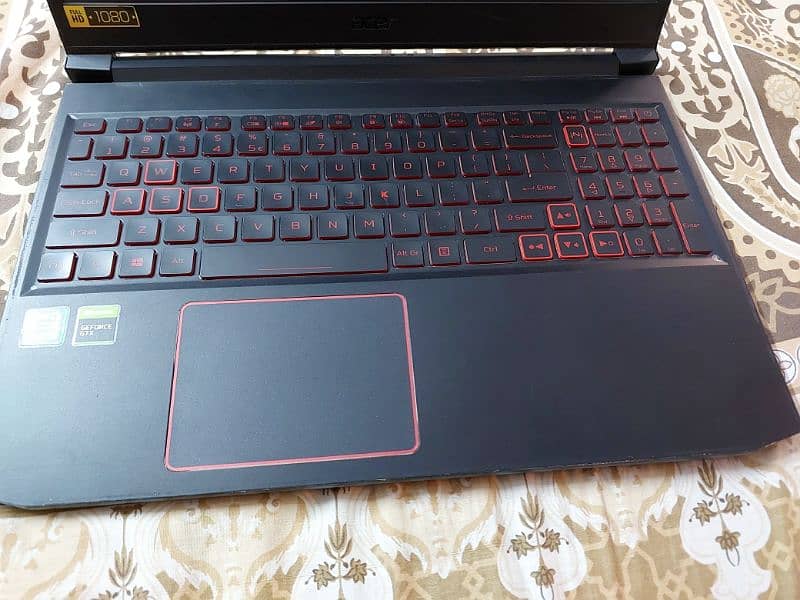 Accer Nitro 7 Gaming Laptop with BOX 5