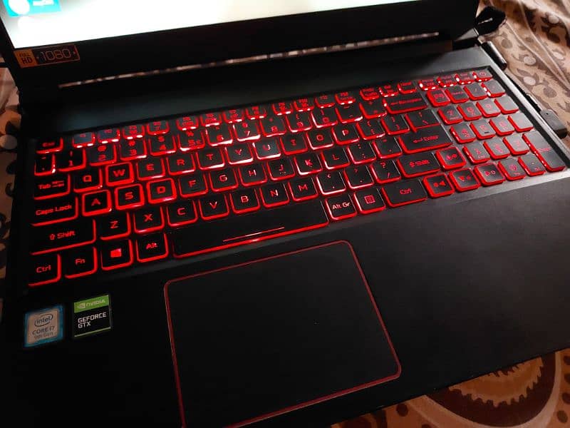 Accer Nitro 7 Gaming Laptop with BOX 8