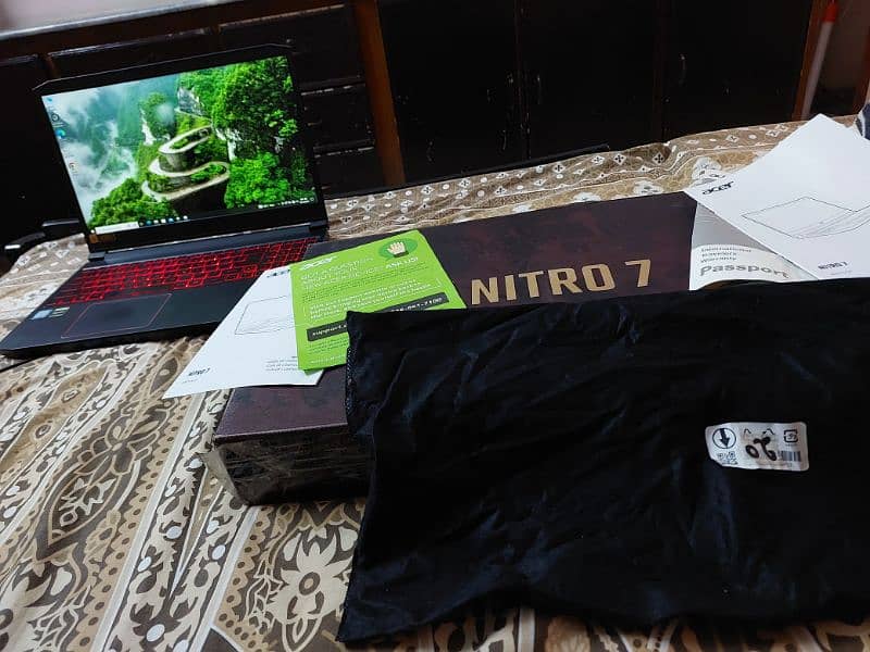 Accer Nitro 7 Gaming Laptop with BOX 10