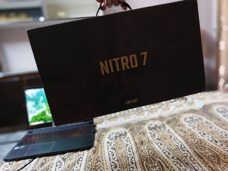 Accer Nitro 7 Gaming Laptop with BOX 13