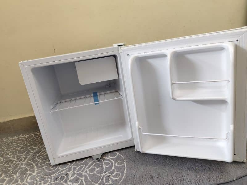 Super General Mini Refrigerator 1