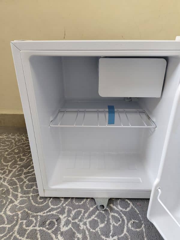 Super General Mini Refrigerator 10