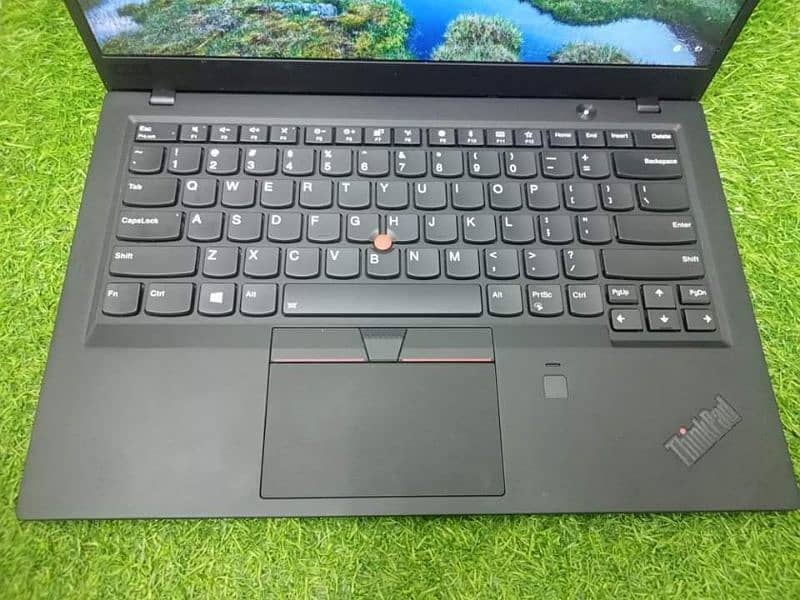 Lenvoo Thinkpad X1 Carbon / Intel core  i7-8th Generation 3