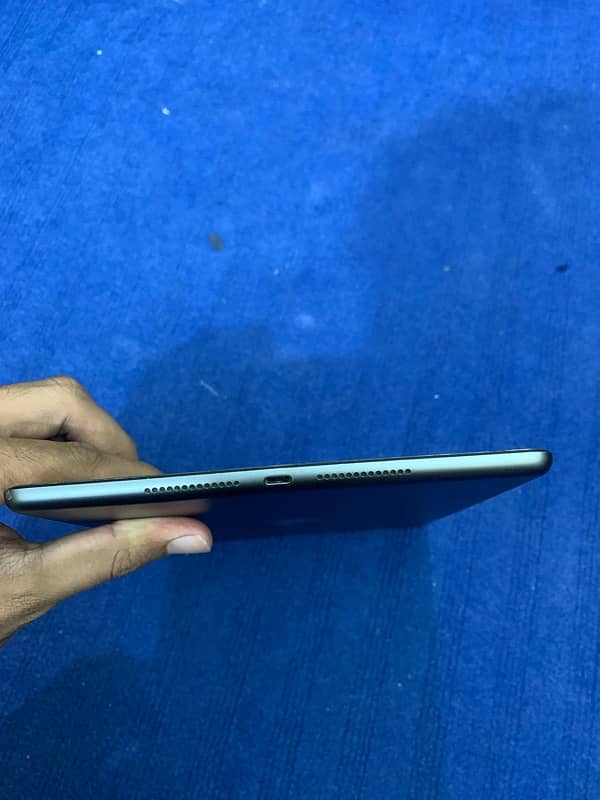 iPad 7th Generation 128 gb 4