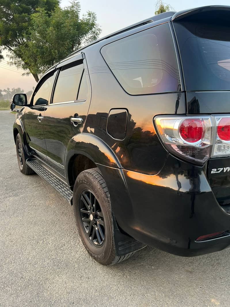 Toyota Fortuner 2013 4