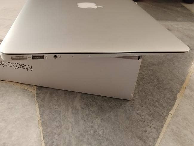 New Macbook Air (Just Unboxed) 4