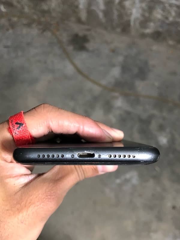 IPHONE 11 Non PTA 5