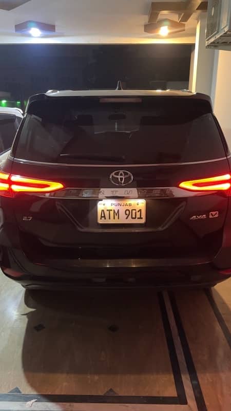 Toyota Fortuner V 2021 1