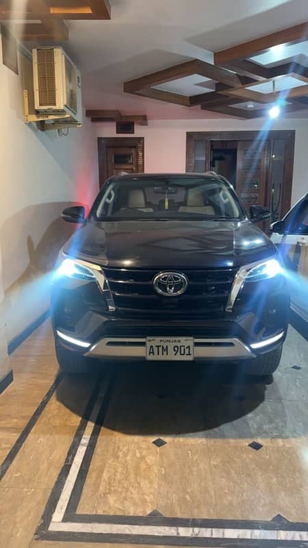 Toyota Fortuner V 2021 4