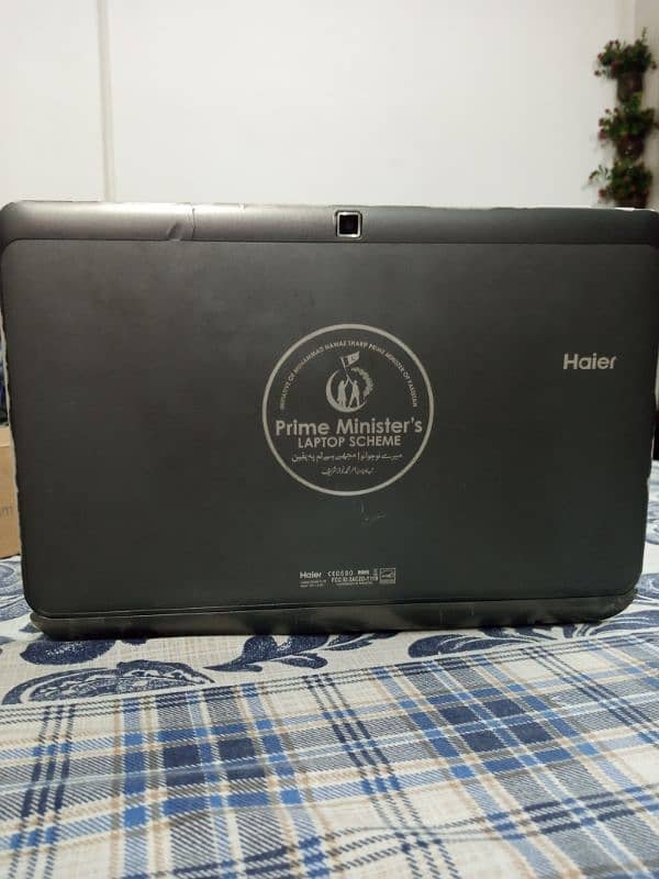 Haier Laptop + Tablet 1