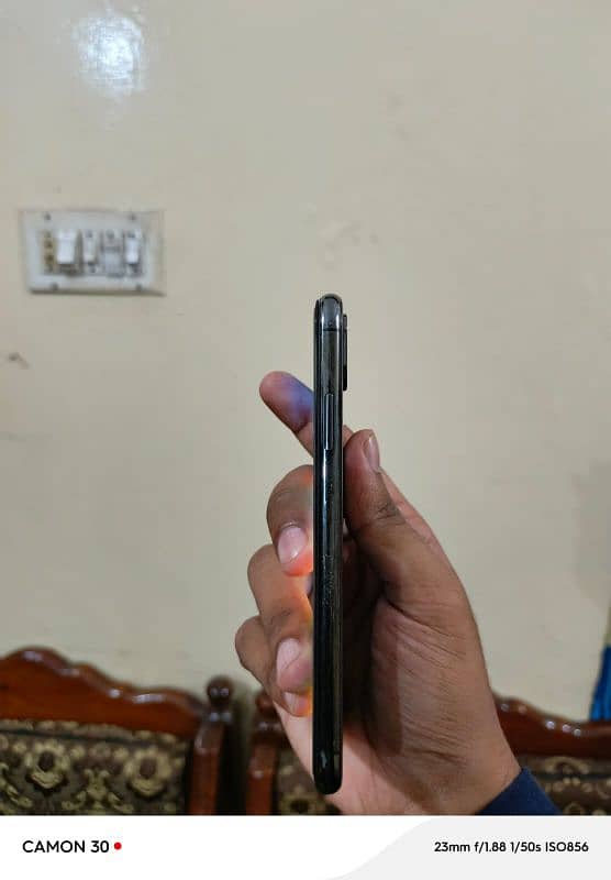 iPhone 64gb pta approved lush condition 3