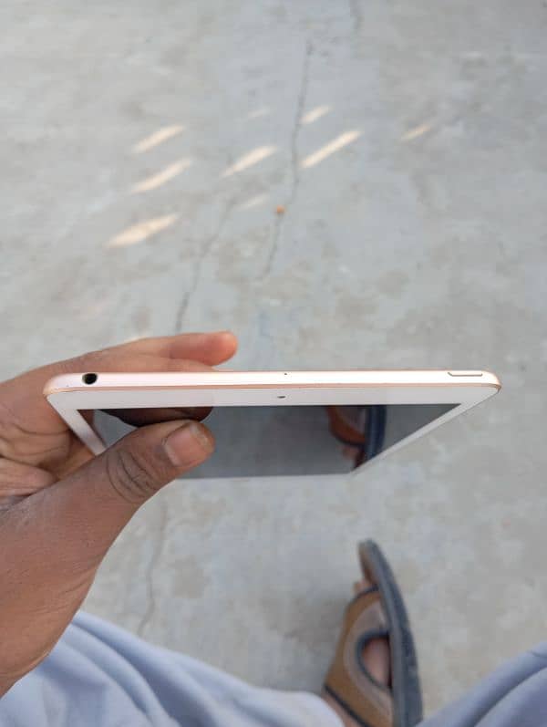 iPad Mini 5 256gb Golden colour condition 10 by 10 contact 03412751669 3