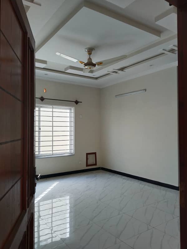 60x90 upper portion for rent in G-15 markaz Islamabad 4