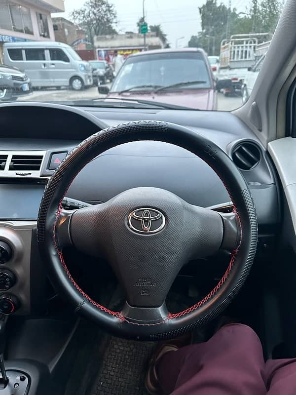 Toyota Vitz 2011 5