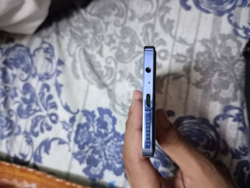 Tecno Camon 20 with Box 4