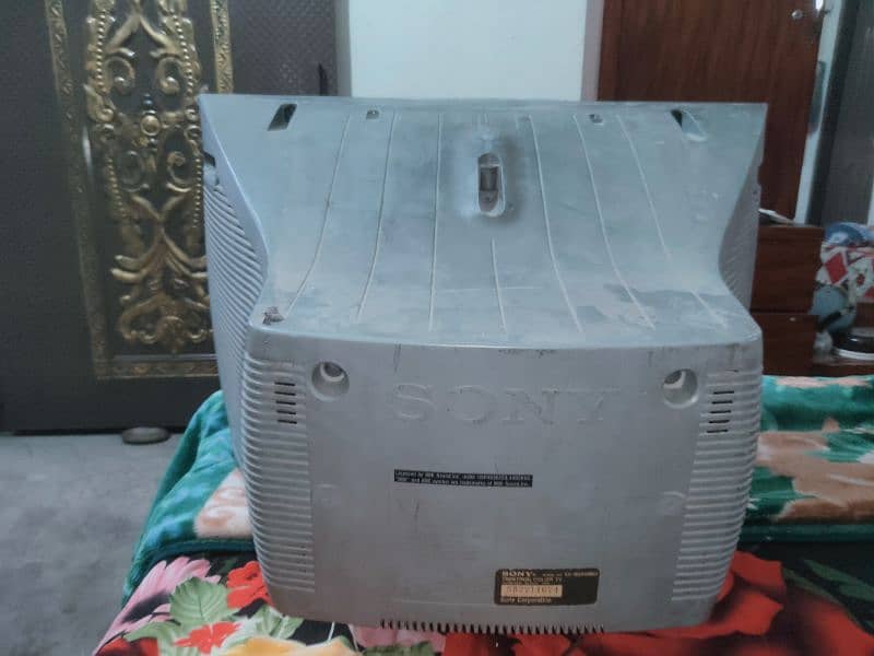 T. V Sony 20 inch H. D Audio 5