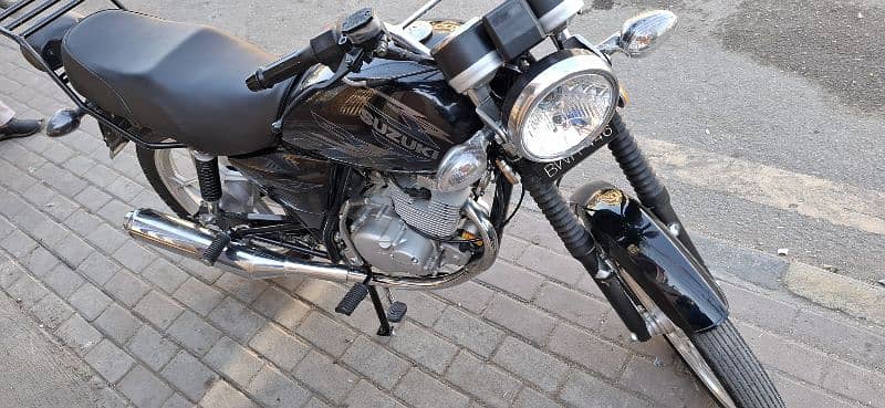 Suzuki Gs150 se 2022 model black lush 0