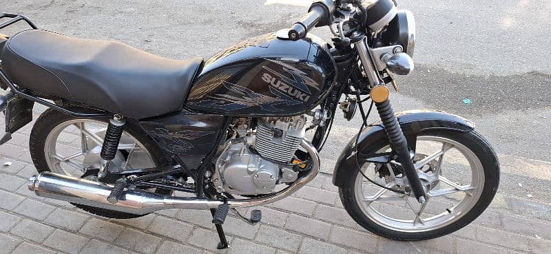 Suzuki Gs150 se 2022 model black lush 2