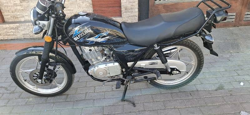 Suzuki Gs150 se 2022 model black lush 3