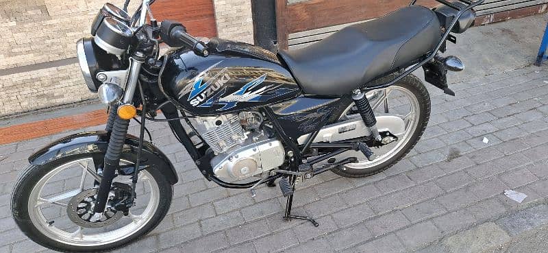 Suzuki Gs150 se 2022 model black lush 4