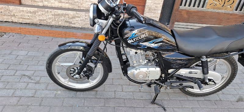 Suzuki Gs150 se 2022 model black lush 6