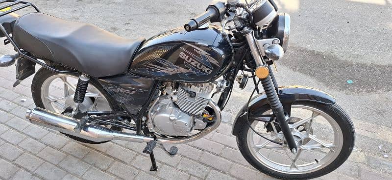 Suzuki Gs150 se 2022 model black lush 8