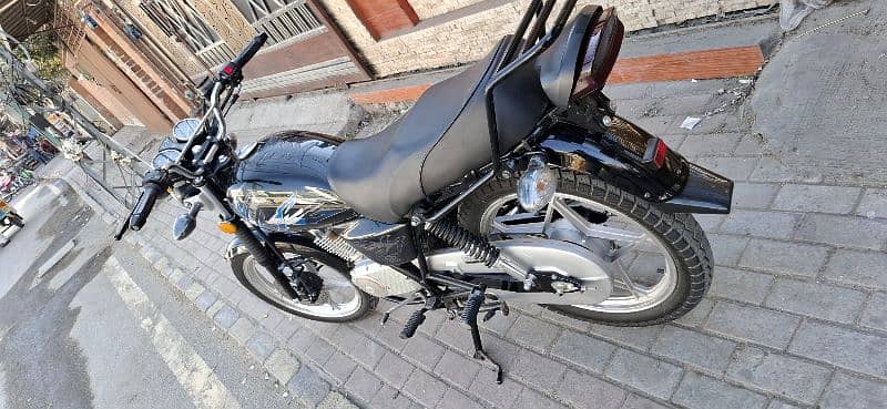 Suzuki Gs150 se 2022 model black lush 9