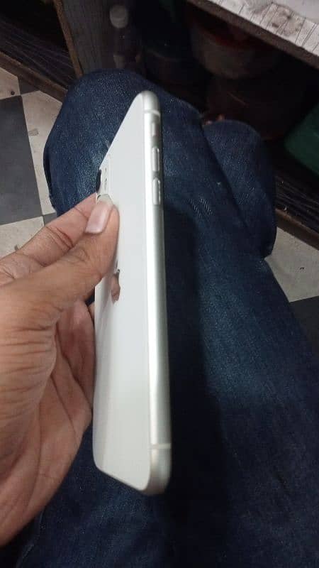 Iphone 11 JV 64GB (Number 03085104066) 2