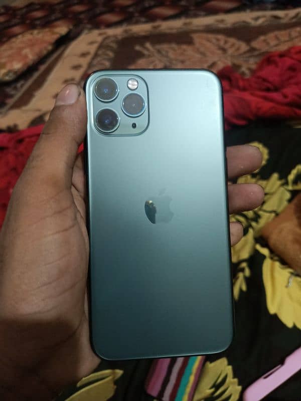 iPhone 11 pro Wather pack 10/10 condition 4