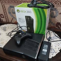 Xbox 360 slim  250GB / 250 GB Hard disk with one wired controller