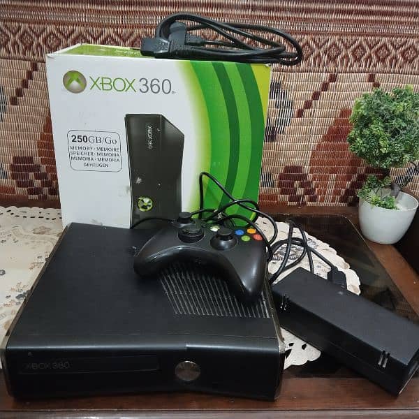 Xbox 360 slim  250GB / 250 GB Hard disk with one wired controller 1