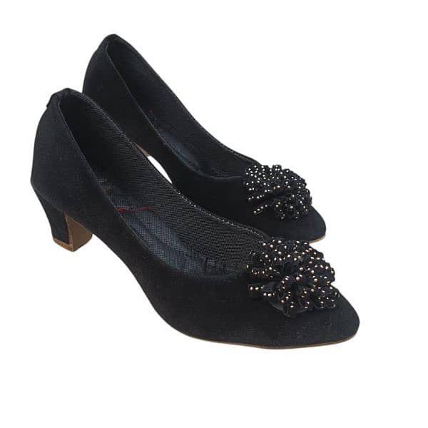 woman velvet fancy pumps 1