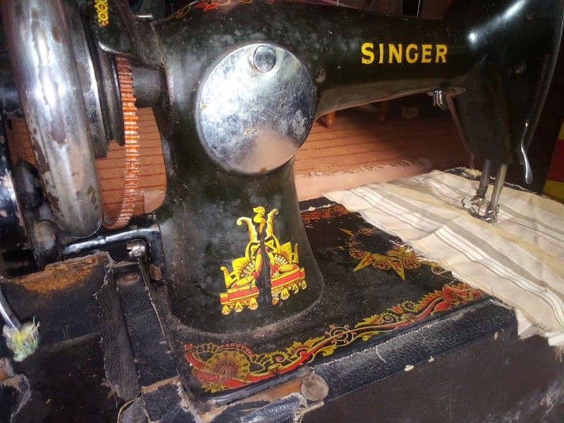 Singer Sweing Machine with Box 4