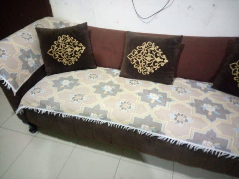 Almost brand new 3 seater sofa 2