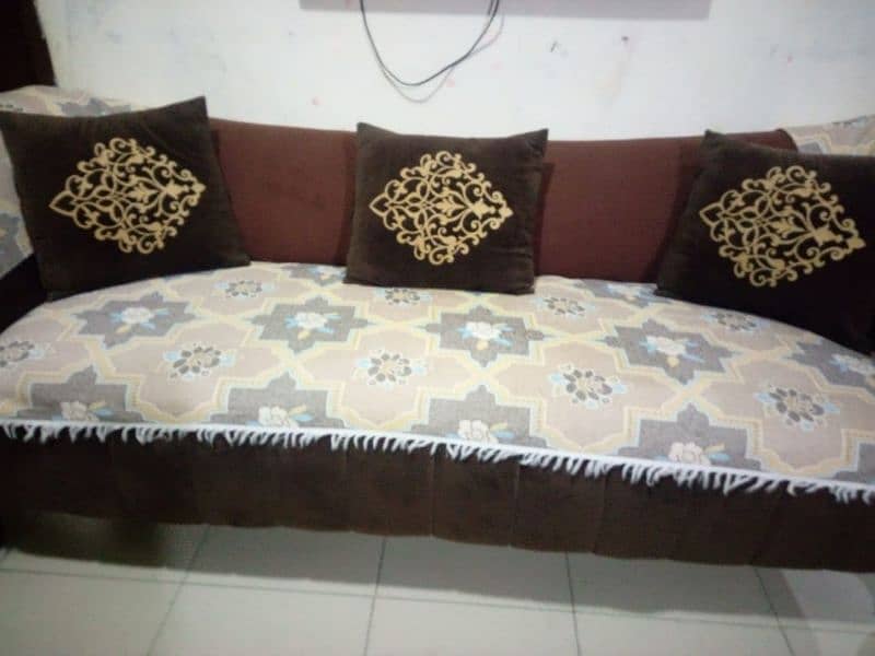 Almost brand new 3 seater sofa 3