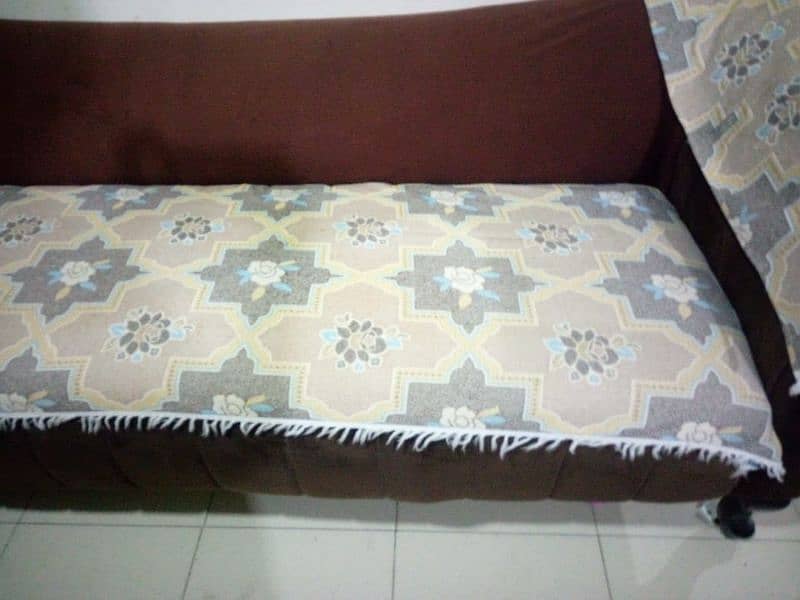 Almost brand new 3 seater sofa 4