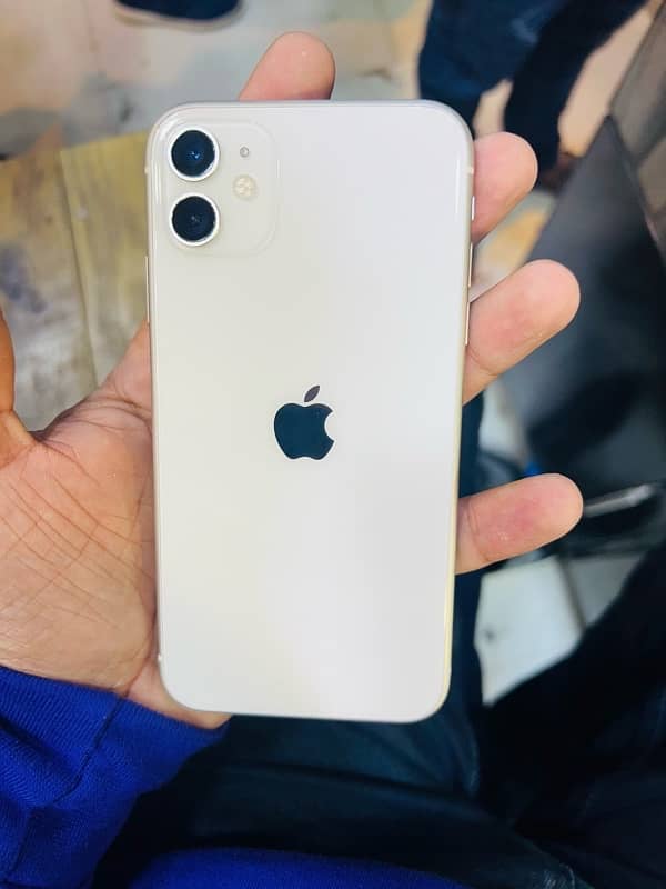 iPhone 11 pta ha 73 battery ha watar pick ha box bi ha 3