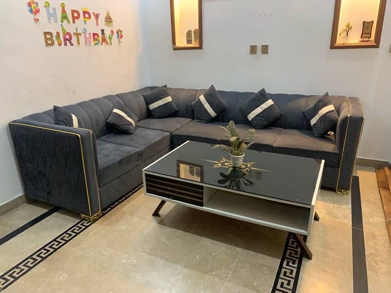 l shaped sofa 6 seater in charcoal grey colour/ sofa set with table 0