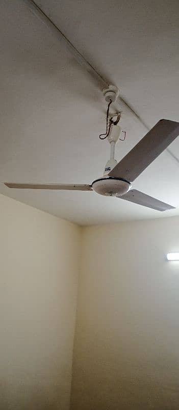 Ceiling fan new only in 4500 0