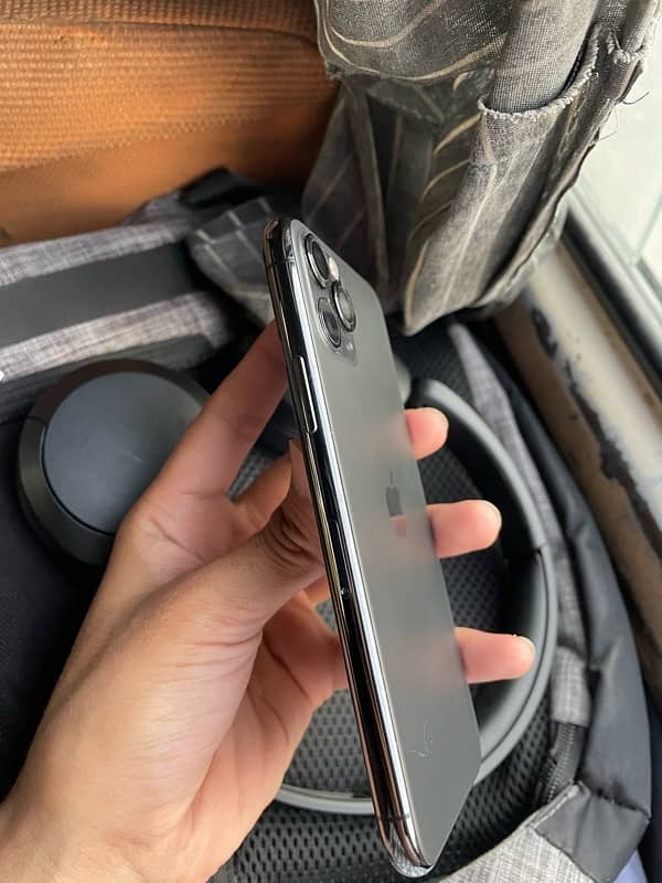 Iphone 11 pro 256 gb non pta with vivo 32gb for hotspot 7