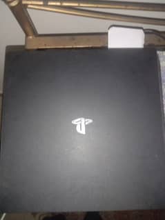 ps4 only 3 months used with three cd