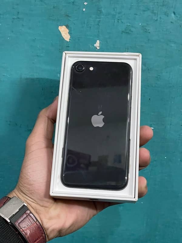 Iphone Se 2023 jv with box 4