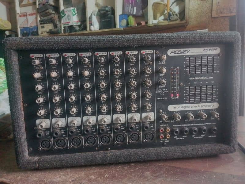 Profshnal Peavey Mixr XR8250. . . 3