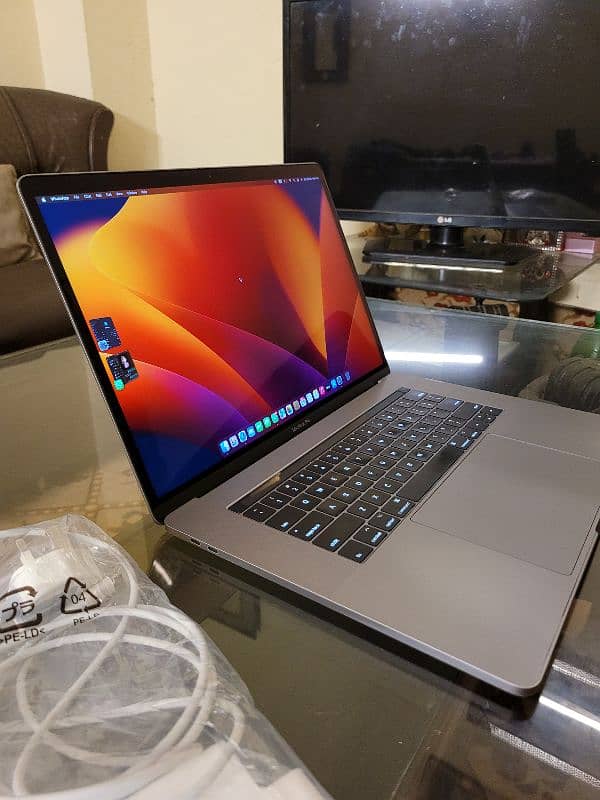 Apple Macbook Pro Late 2017 16/512 2GB GPU A1707 1