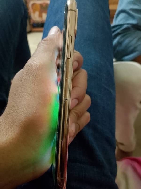 iphone xs 4