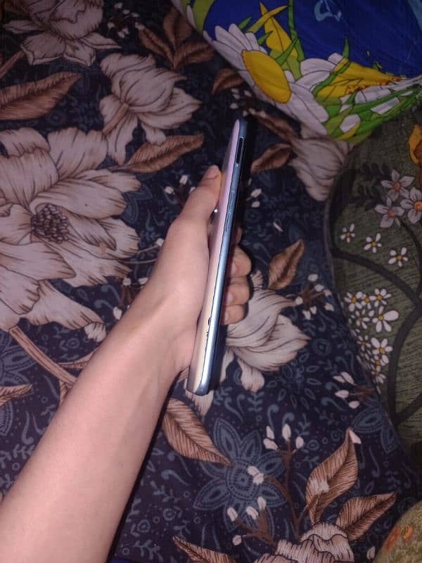 6 126 gb or screen mat shawy dy kho Kar kei or dot pki nesta kha kana 4