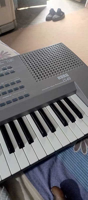 Korg iS40 Keyboard 0