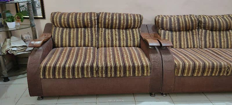 Modern Design Sofa Set in Excellent Condition for Sale 0